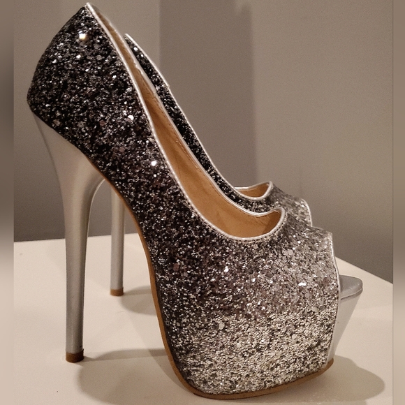 Myrtle Gradient Silver Sequined Peeptoe Heels w/ Platform Size 5 - Picture 3 of 4